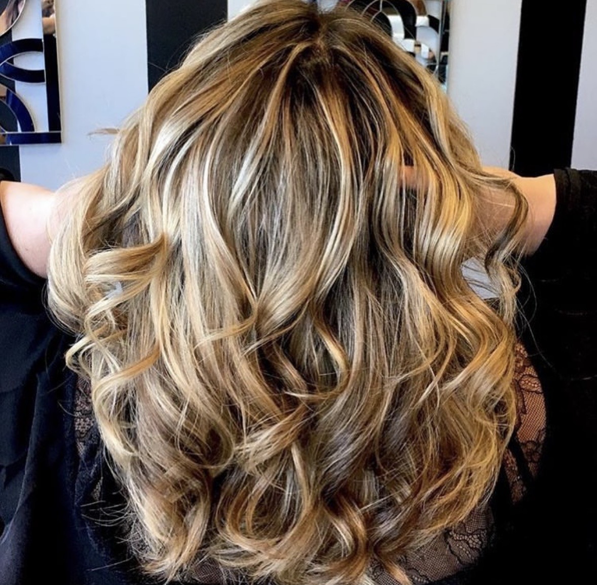 Dimensional blonde curls