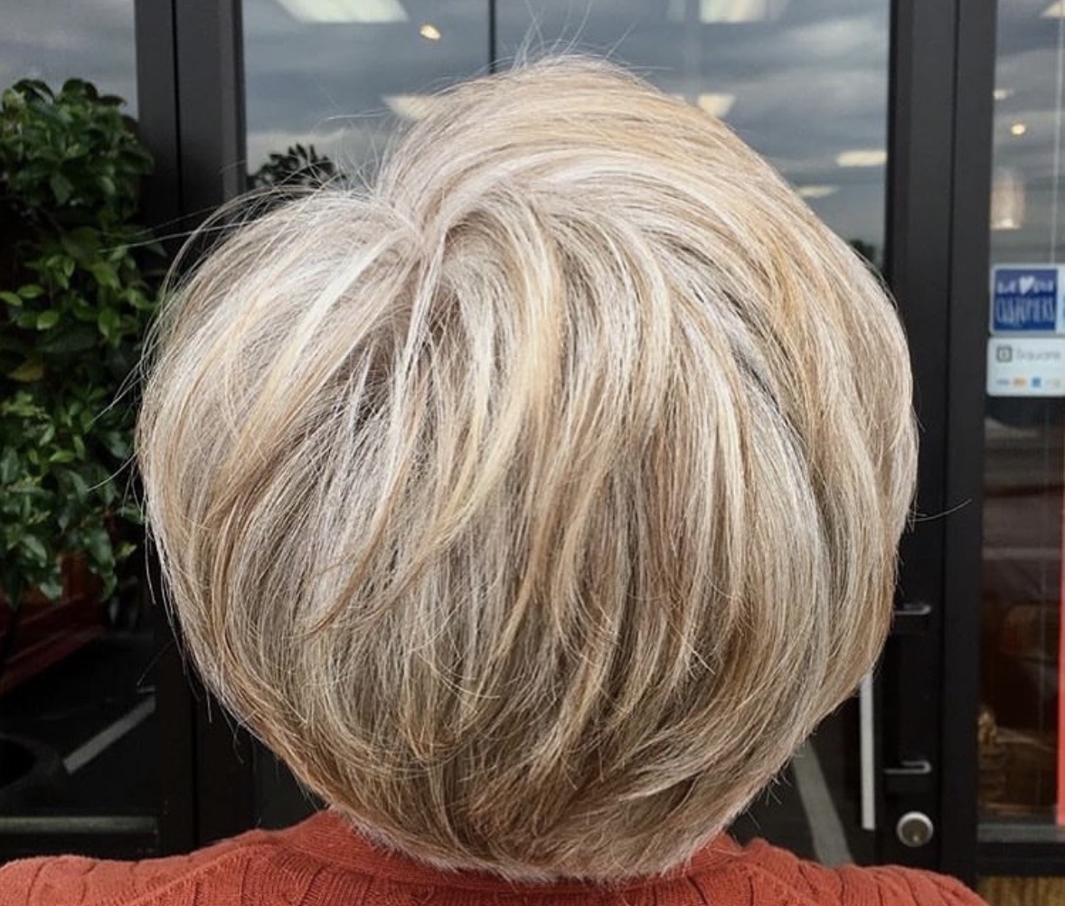 Short layered blonde bob